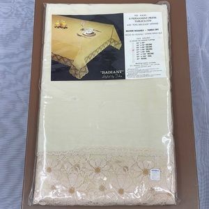 Vintage 1960s–1970s “Radiant” Lace Trim Tablecloth 67x90 Oblong NWT